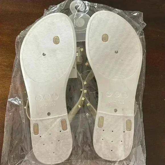 Brand new flip flops - Picture 2 of 2